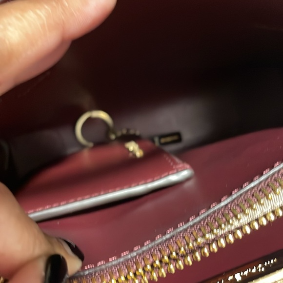 Michael Kors Mercer Medium Pebbled Crossbody & keychain - Picture 7 of 8